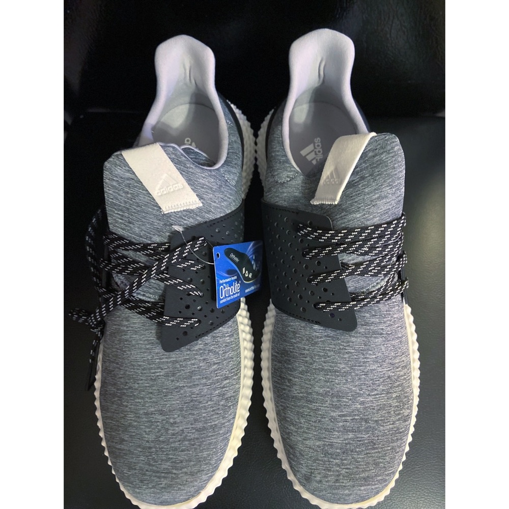 Brand New Mens Adidas Tennis shoe